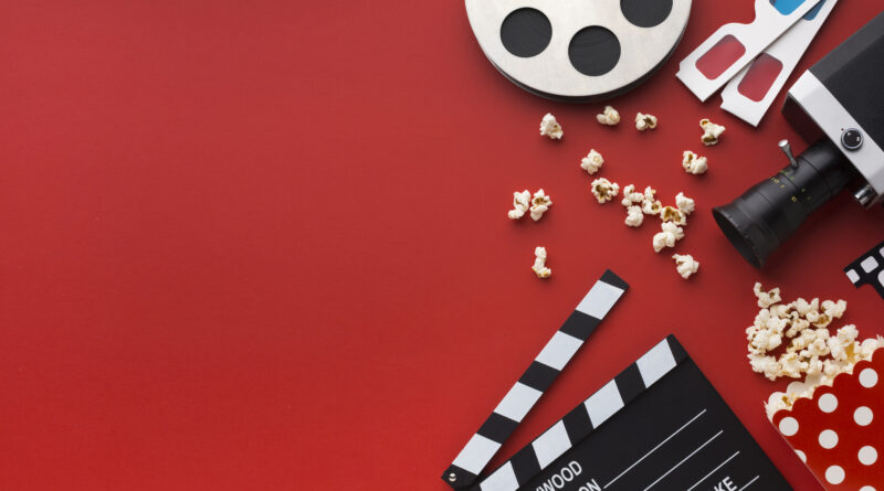 Fundo vermelho com balde de pipoca e uma fita VHS, em analogia ao tema Melhor do Cinema e das Séries