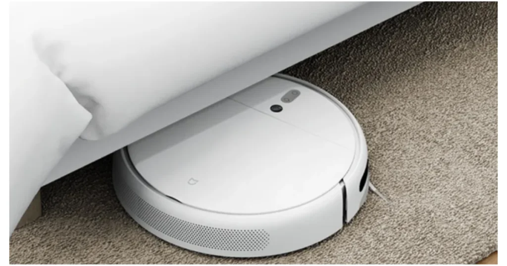 Robô Aspirador de Pó Inteligente Mop 2 Xiaomi debaixo da cama.